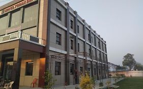 Hotel Yoran Inn & Restaurant By Wb Inn Sadabad  India