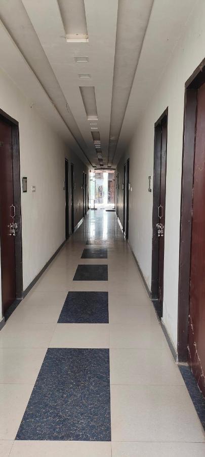 Hotel Yoran Inn & Restaurant By Wb Inn Sadabad Exterior photo