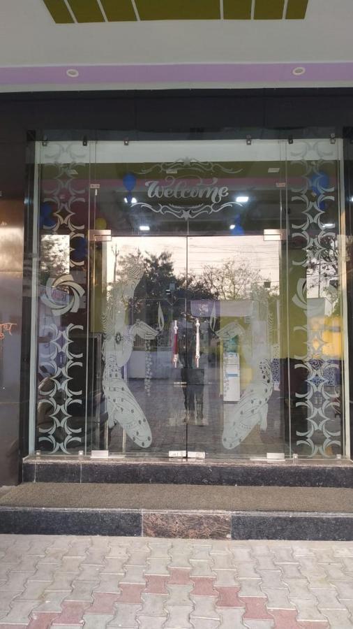 Hotel Yoran Inn & Restaurant By Wb Inn Sadabad Exterior photo